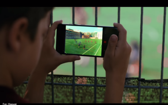 Huawei promuje się poprzez piłkę nożną
